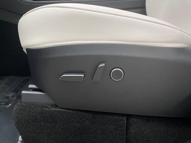 Used 2024 Tesla Model Y Performance image 9