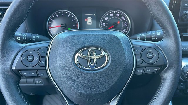 Used 2022 Toyota RAV4 XLE Premium image 22