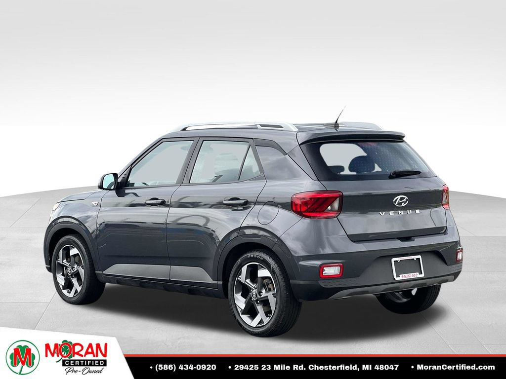 Used 2023 Hyundai Venue SEL FWD image 4