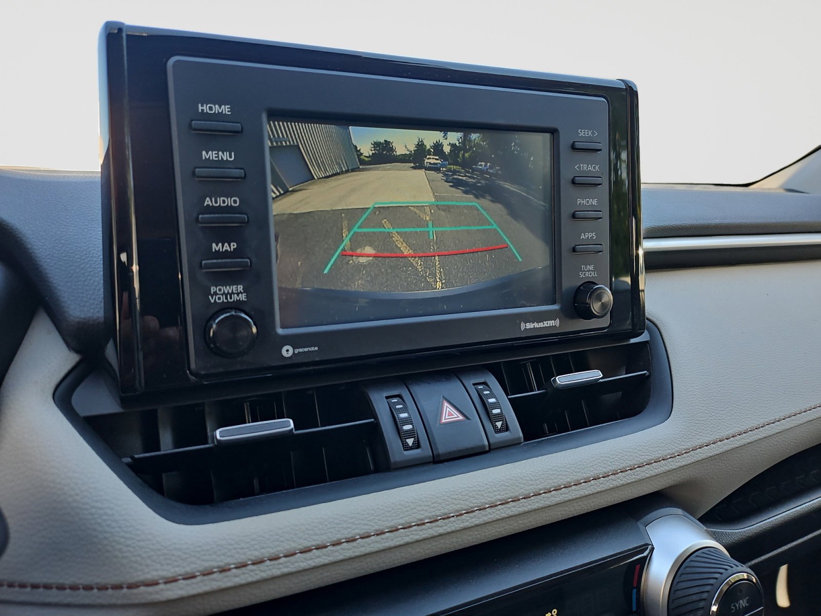 Used 2021 Toyota RAV4 XLE Premium AWD/4WD image 28
