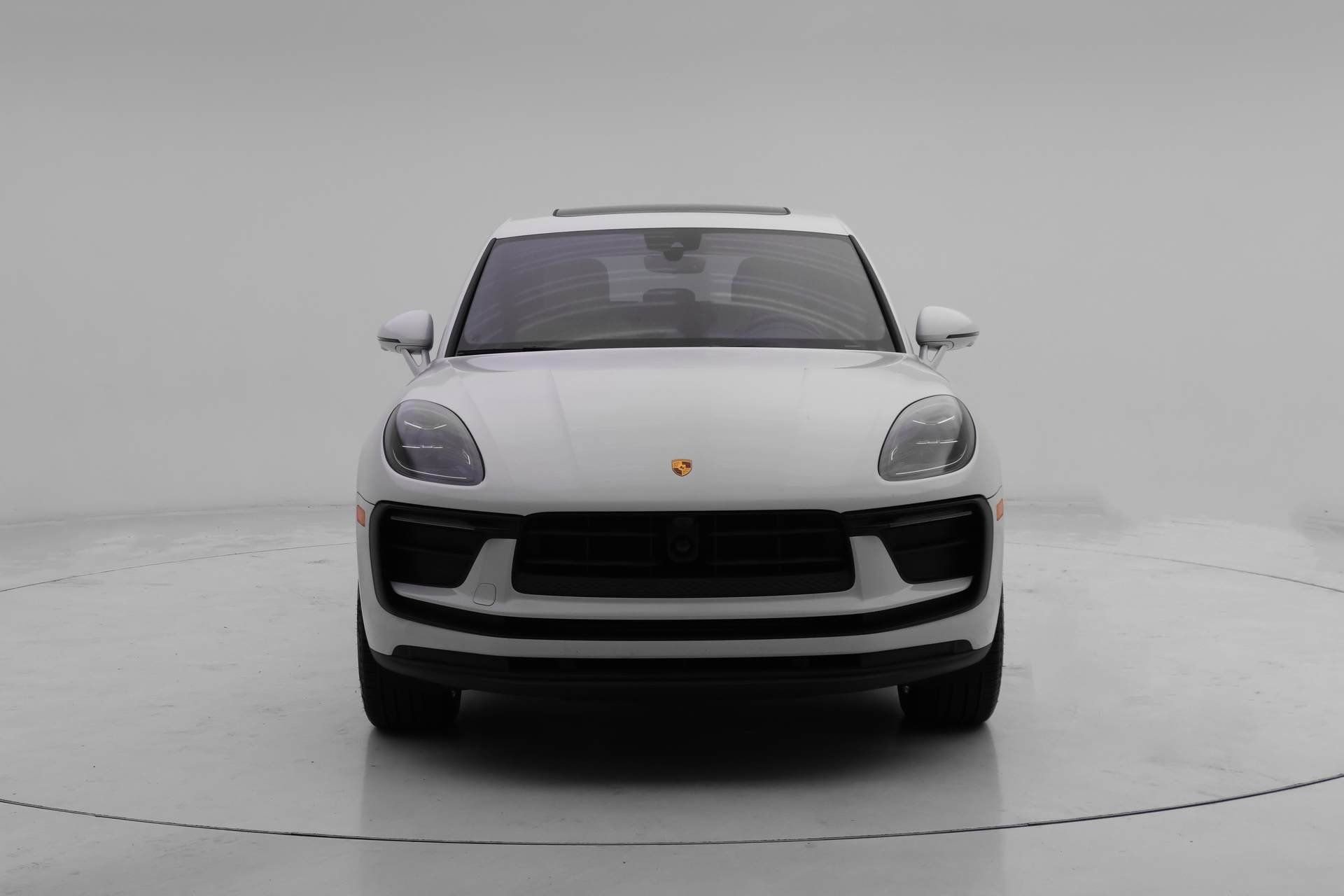 Used 2025 Porsche Macan AWD/4WD image 16