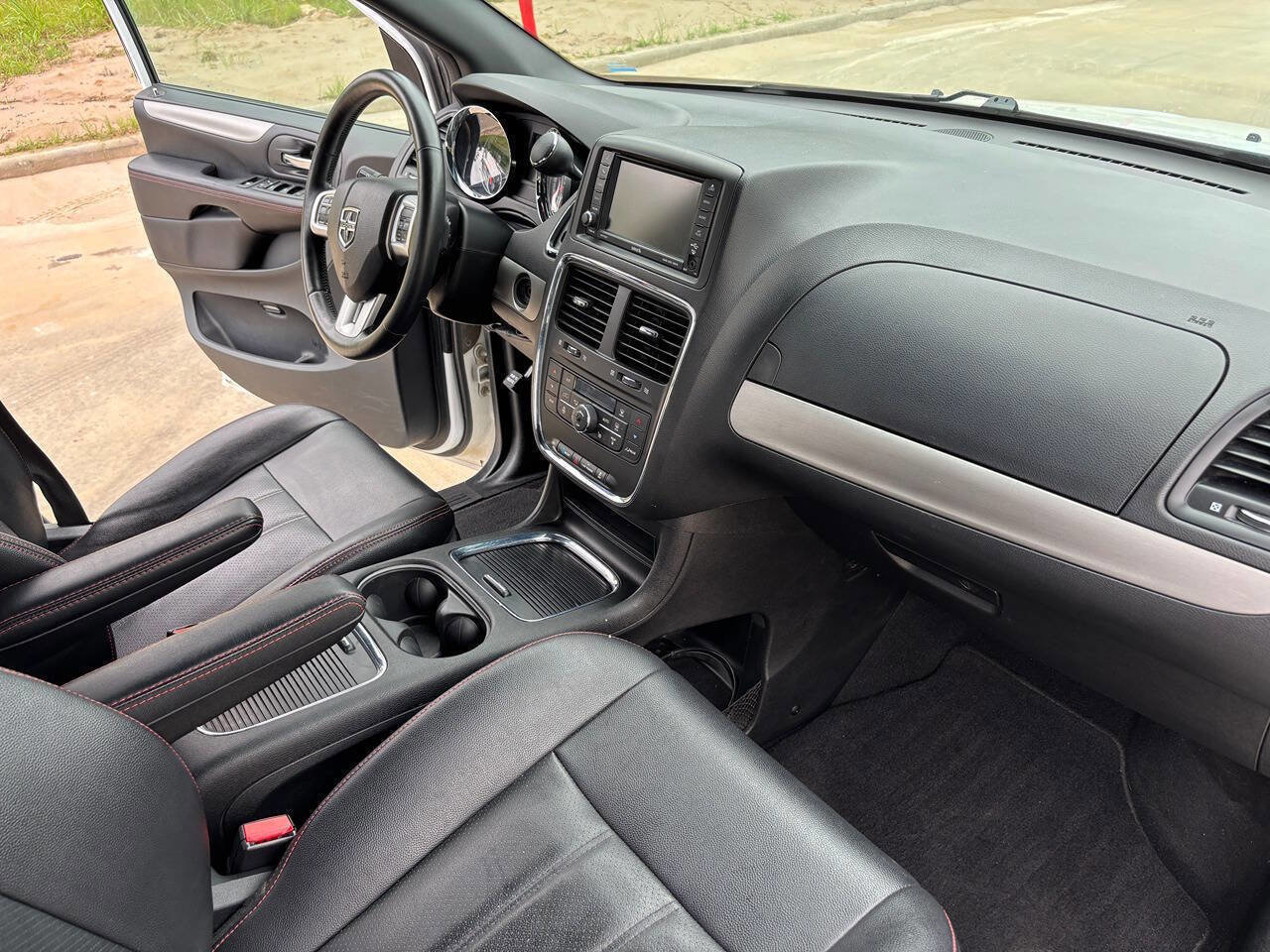 Used 2019 Dodge Grand Caravan GT FWD image 28
