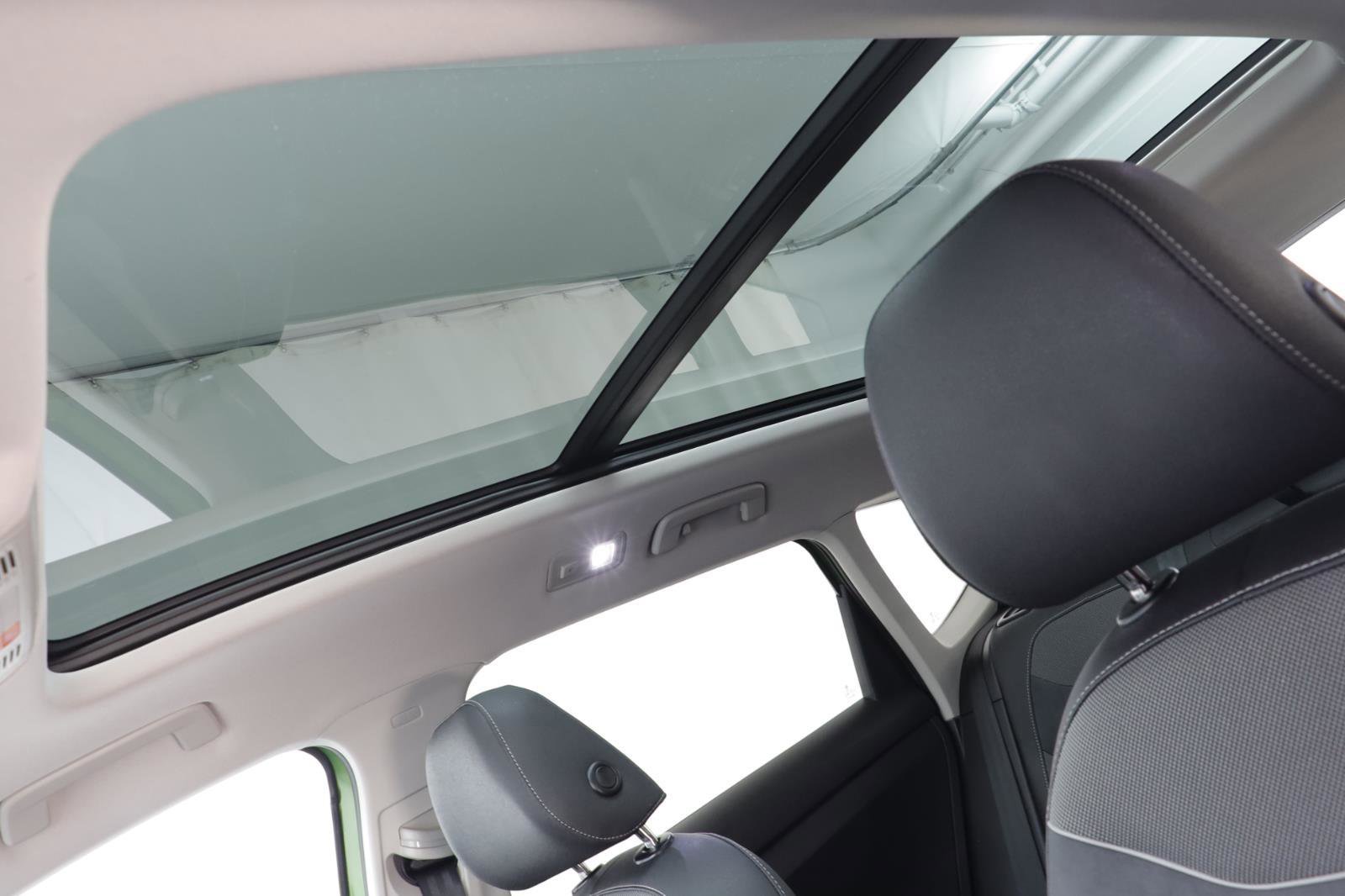 Used 2025 Volkswagen Taos SE image 13