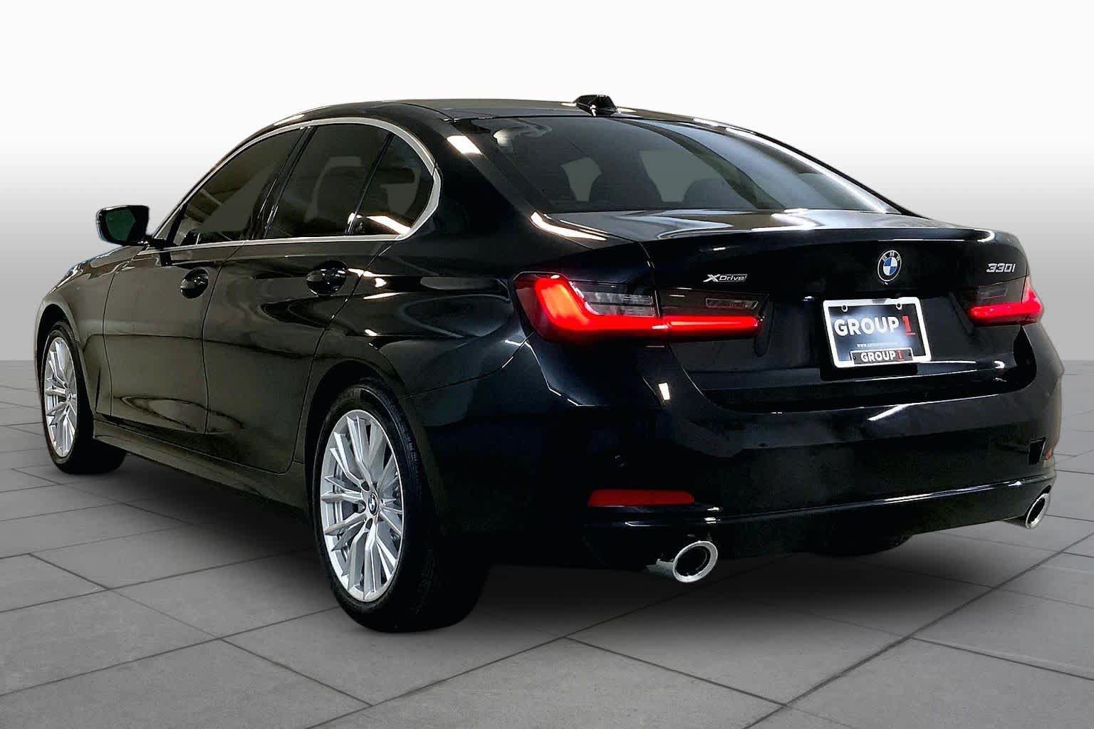 Used 2024 BMW 330i xDrive Sedan w/ Premium Package AWD/4WD image 11