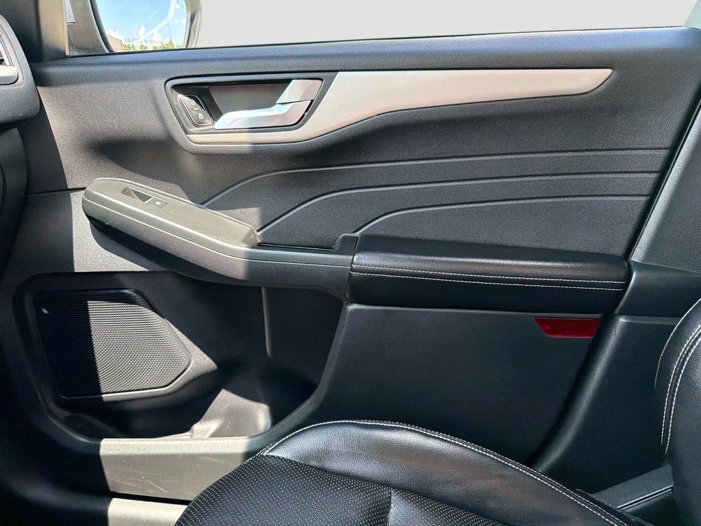Used 2022 Ford Escape SEL w/ Technology Package AWD/4WD image 23