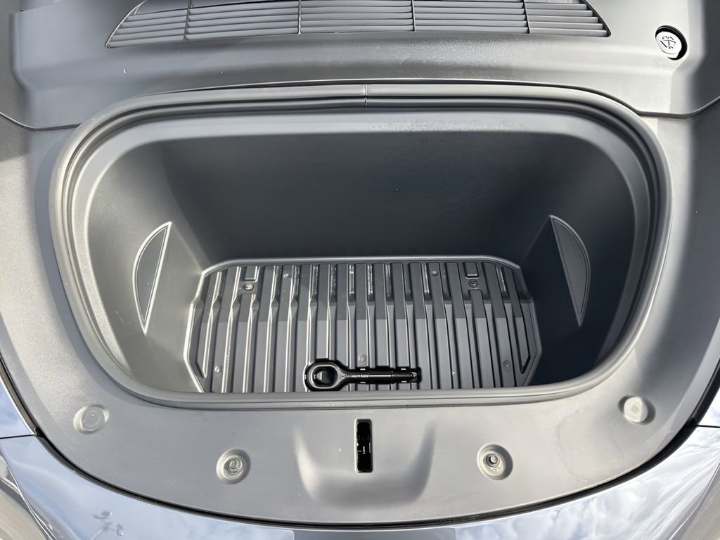 Used 2023 Tesla Model Y Long Range image 34