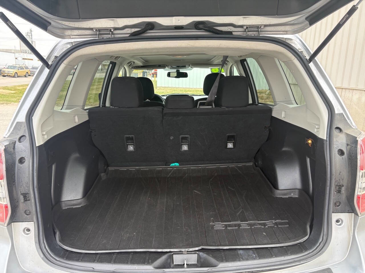 Used 2016 Subaru Forester 2.5i Premium w/ All-Weather Package AWD/4WD image 9