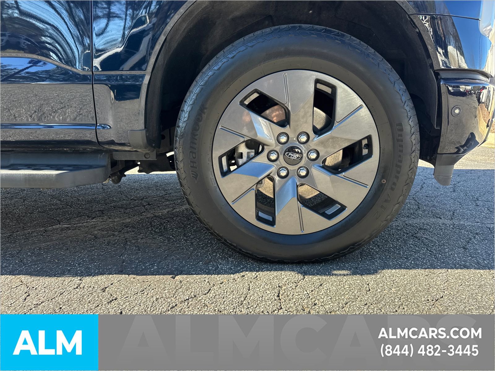 Used 2022 Ford F150 Lightning Lariat image 14