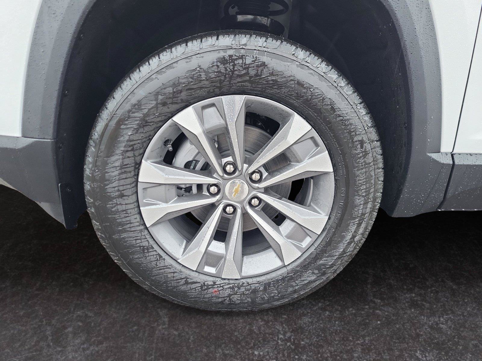 Used 2026 Chevrolet Equinox LT FWD image 25