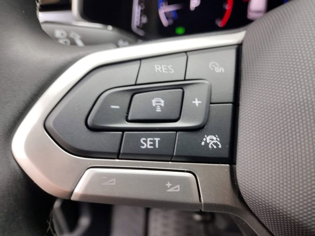 New 2025 Volkswagen Taos SEL image 25