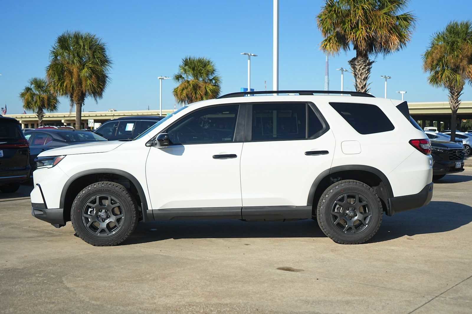 New 2025 Honda Pilot TrailSport image 3