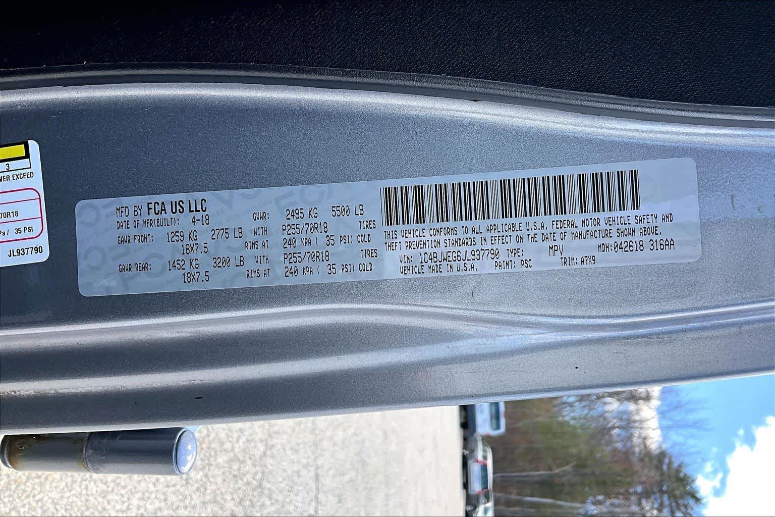 Used 2018 Jeep Wrangler Unlimited Sahara w/ Connectivity Group AWD/4WD image 33