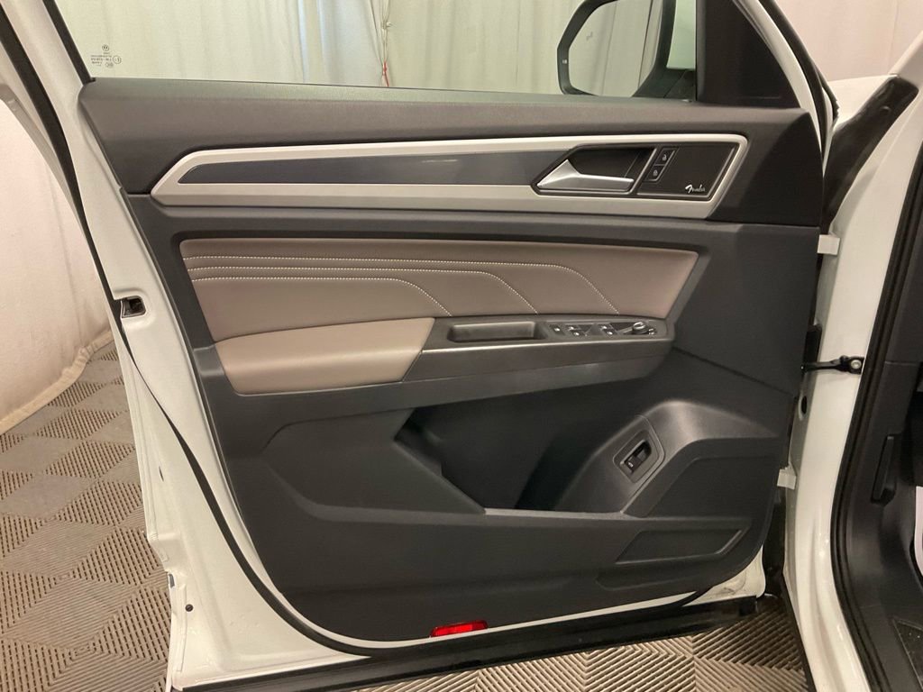 Used 2022 Volkswagen Atlas SEL Premium image 16