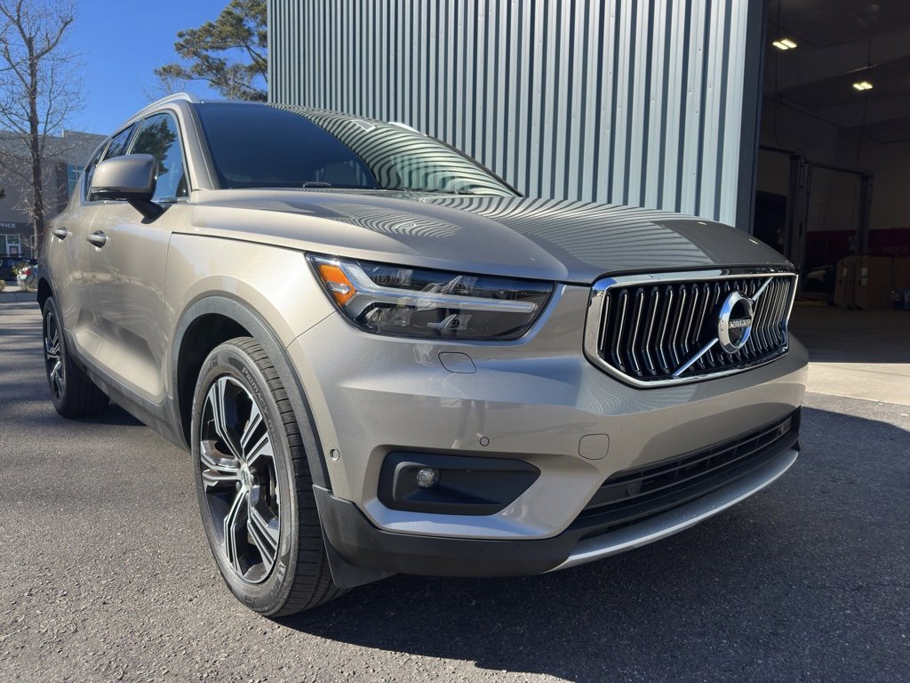 Used 2020 Volvo XC40 T4 Inscription image 1