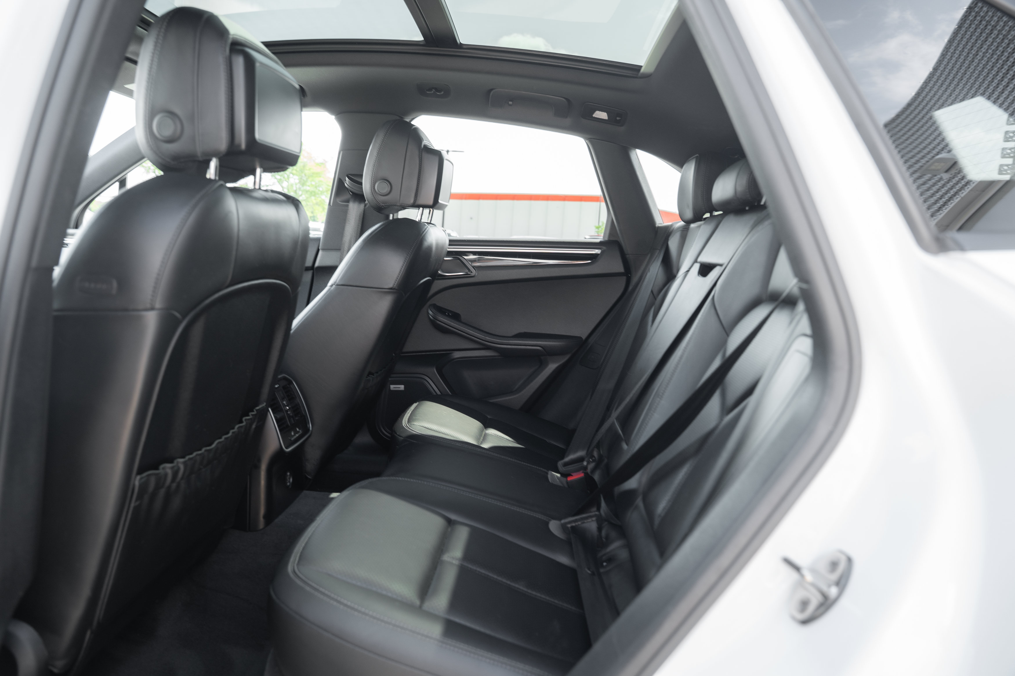 Used 2019 Porsche Macan AWD/4WD image 23