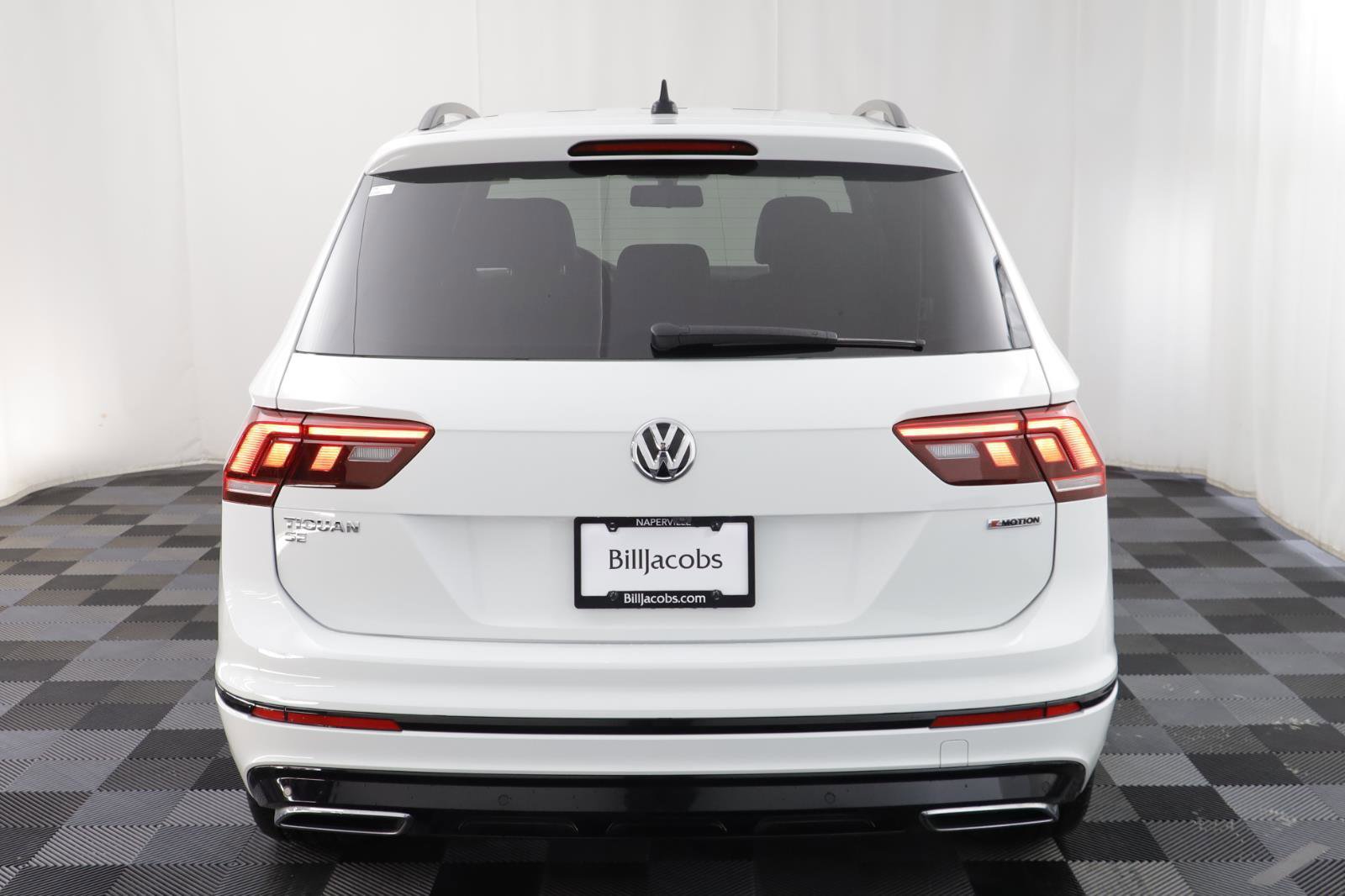 Used 2020 Volkswagen Tiguan SE R-Line image 16