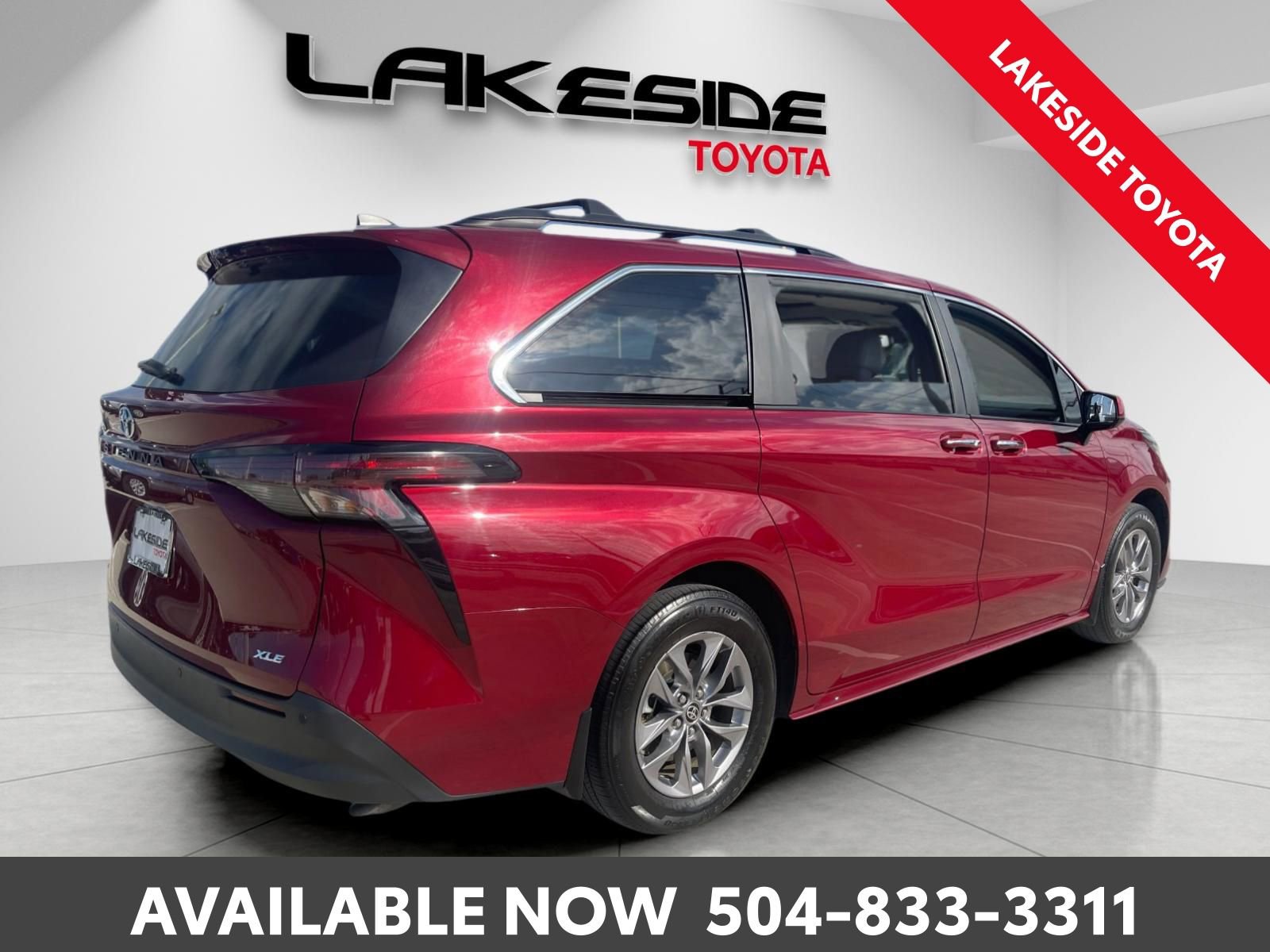 Used 2025 Toyota Sienna XLE image 6