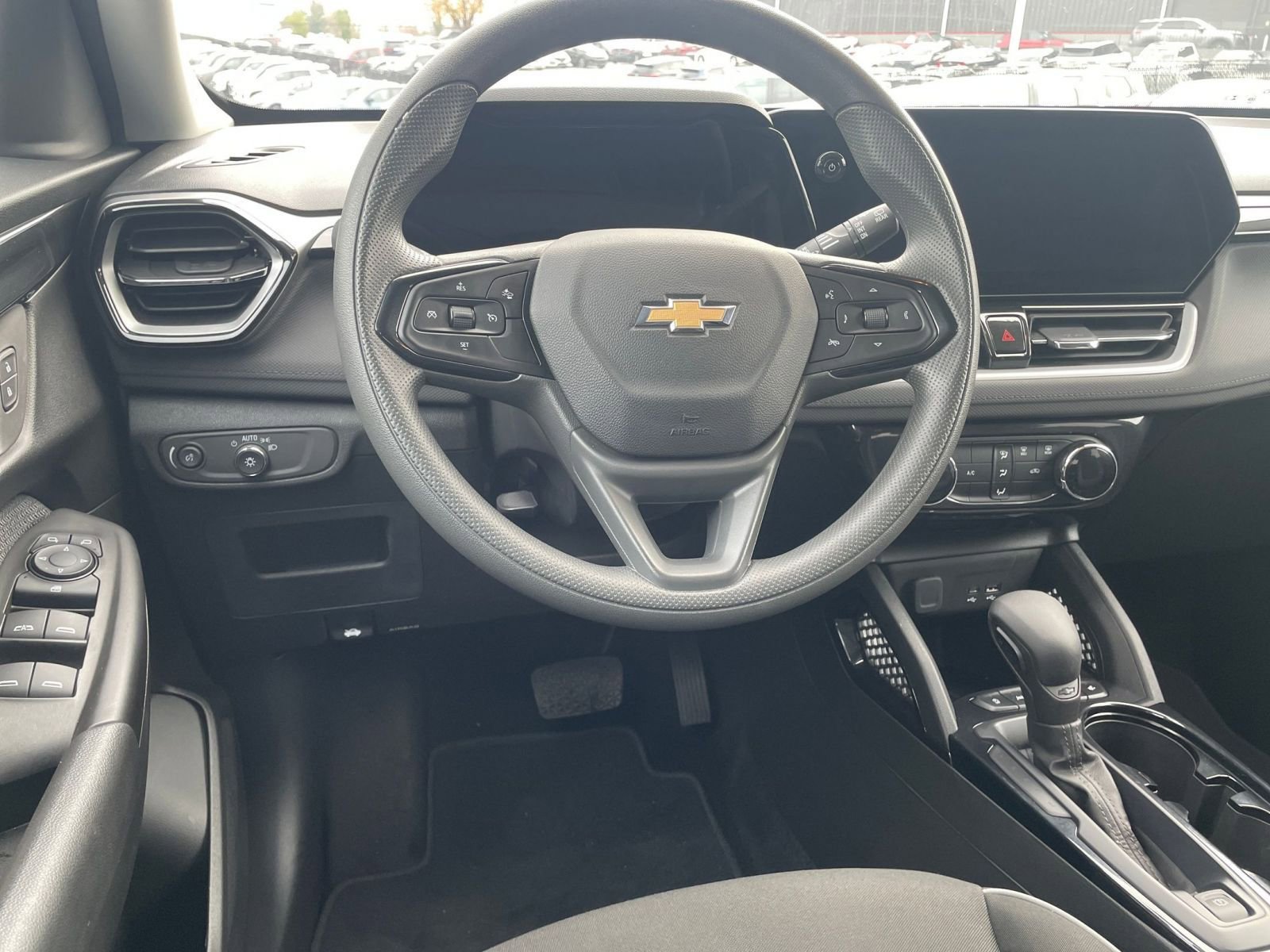 Used 2025 Chevrolet TrailBlazer LT image 32