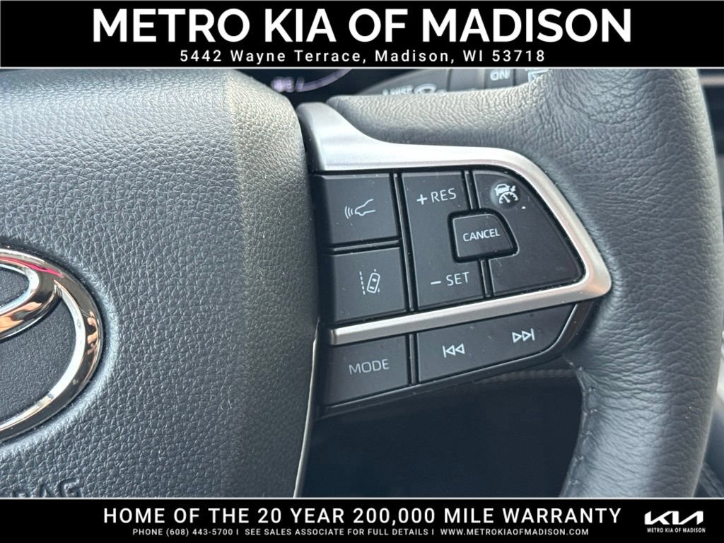 Used 2025 Toyota Sienna XLE AWD/4WD image 22