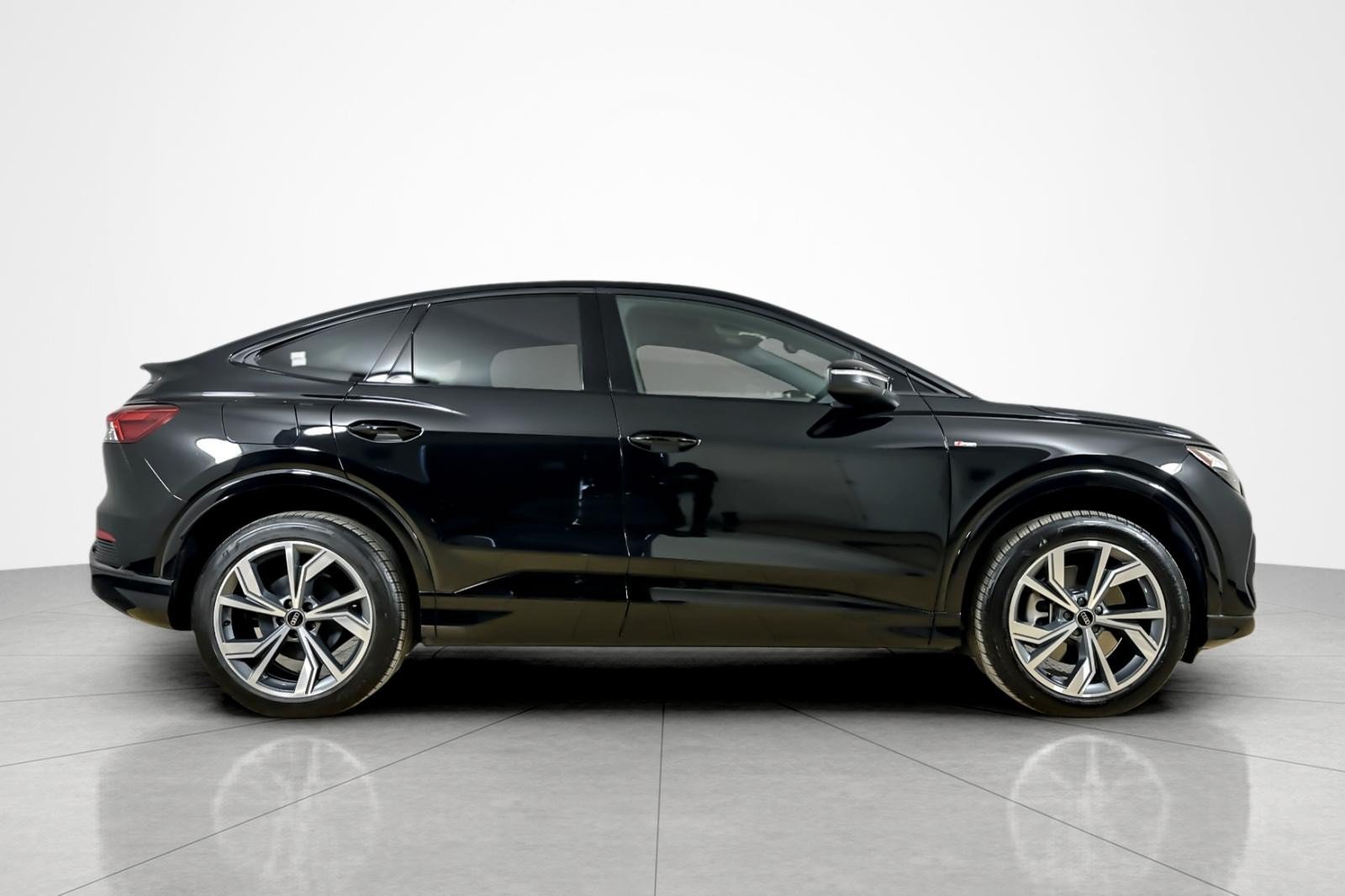 Certified 2023 Audi Q4 e-tron Premium w/ Convenience Package AWD/4WD image 6