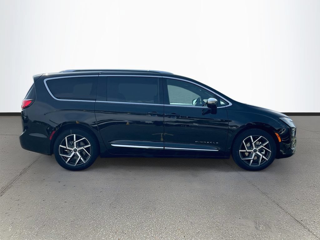 New 2027 Chrysler Pacifica Pinnacle w/ Theater Group FWD image 8