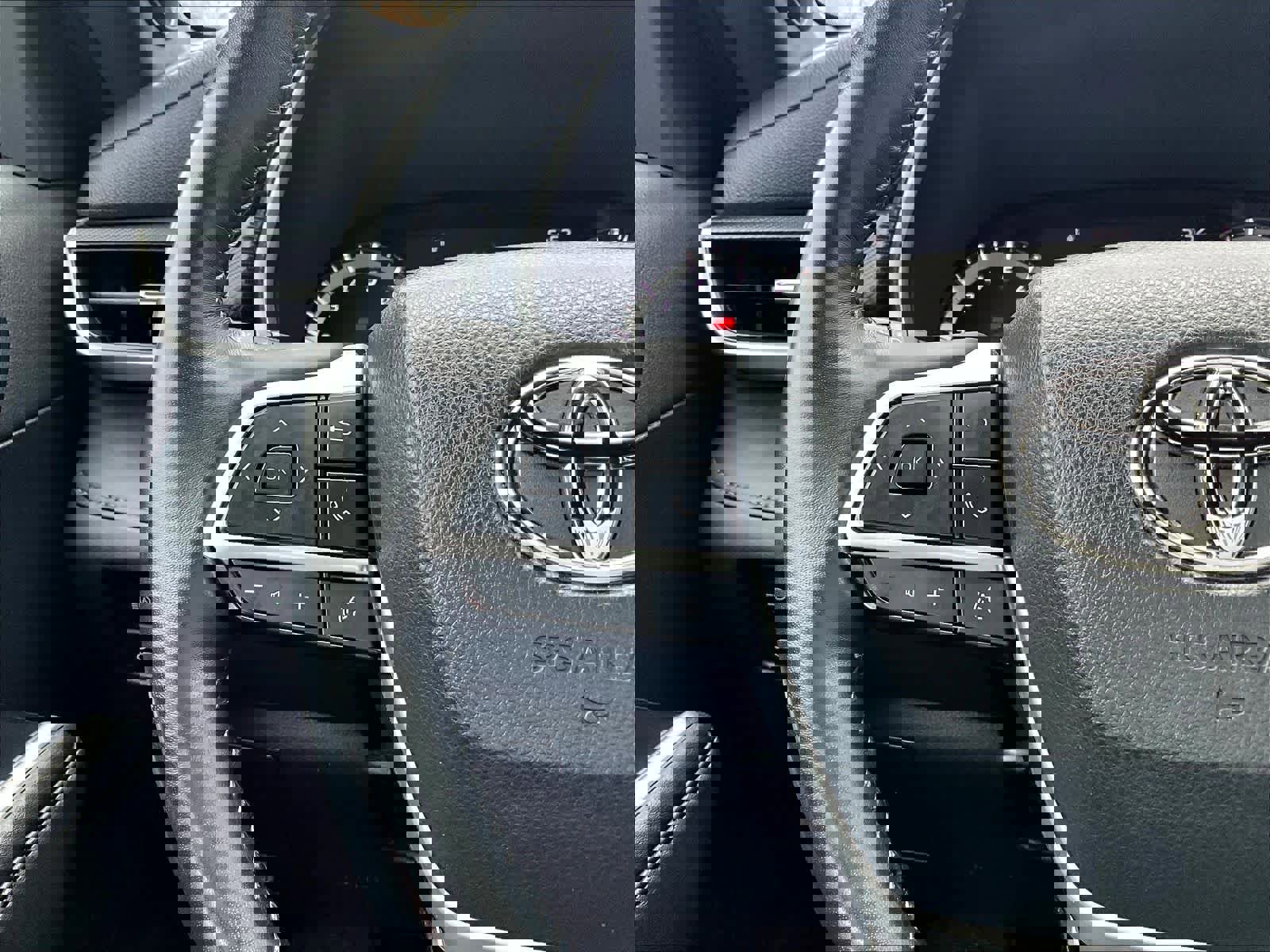 Used 2023 Toyota Highlander XSE image 24