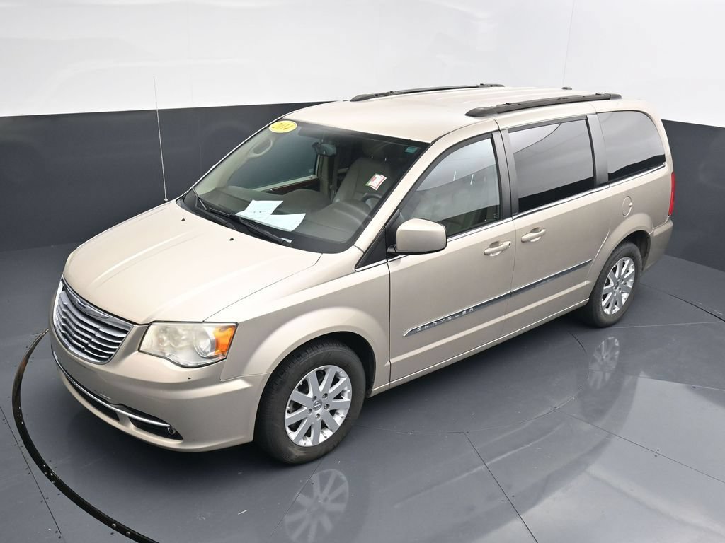 Used 2014 Chrysler Town & Country Touring FWD image 20