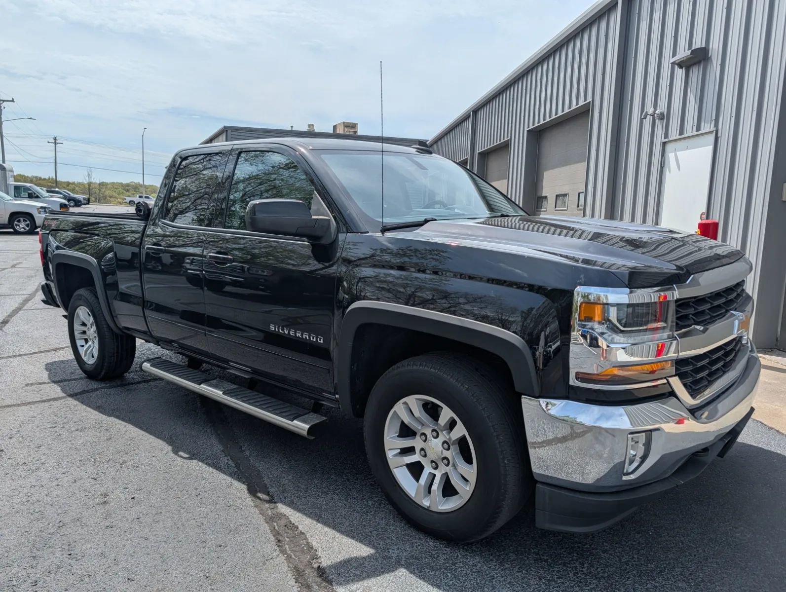 Used 2017 Chevrolet Silverado 1500 LT w/ All Star Edition AWD/4WD image 5