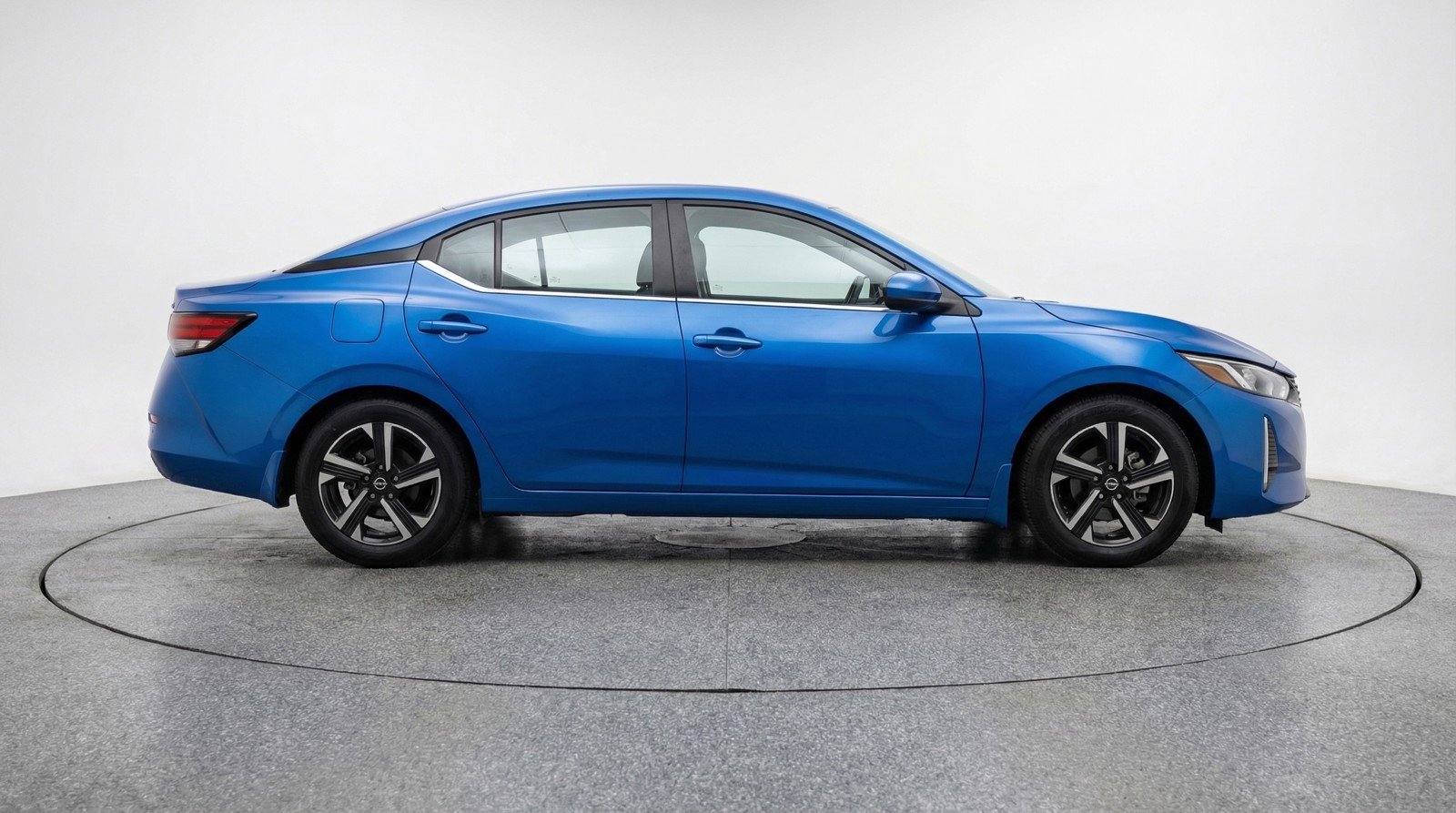 Used 2025 Nissan Sentra SV image 9