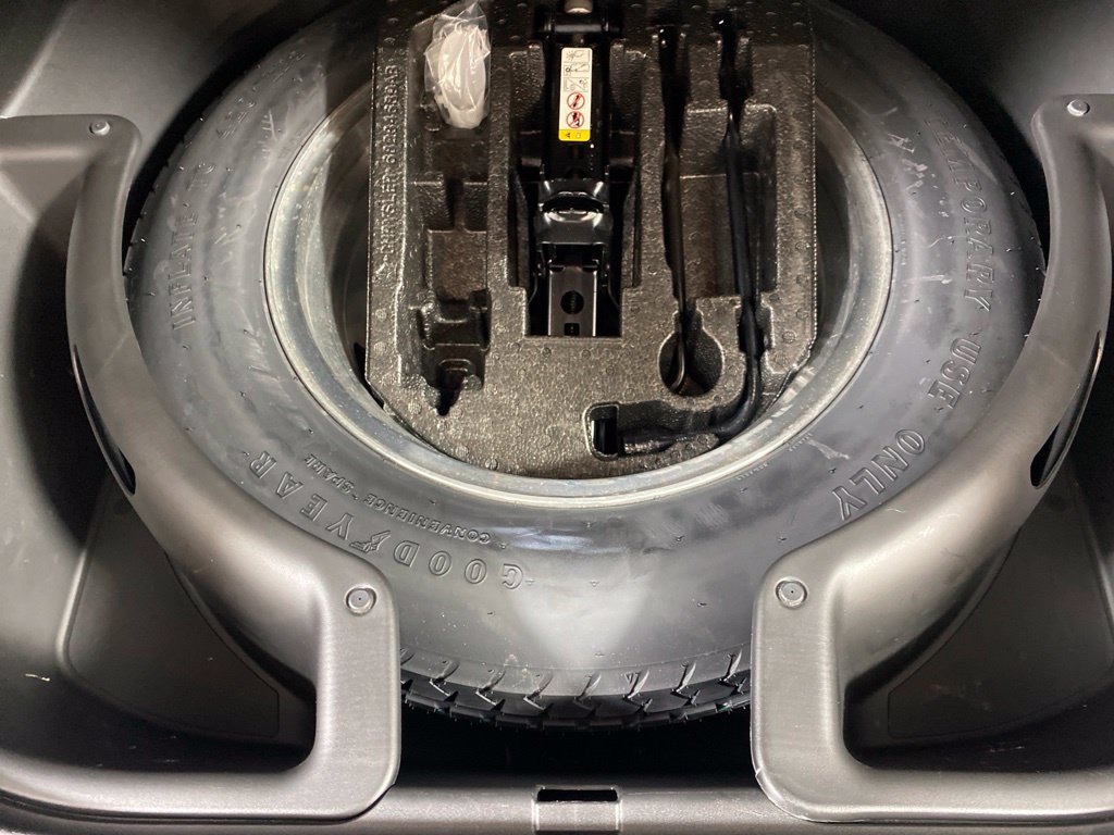 Used 2019 Jeep Grand Cherokee Limited AWD/4WD image 28