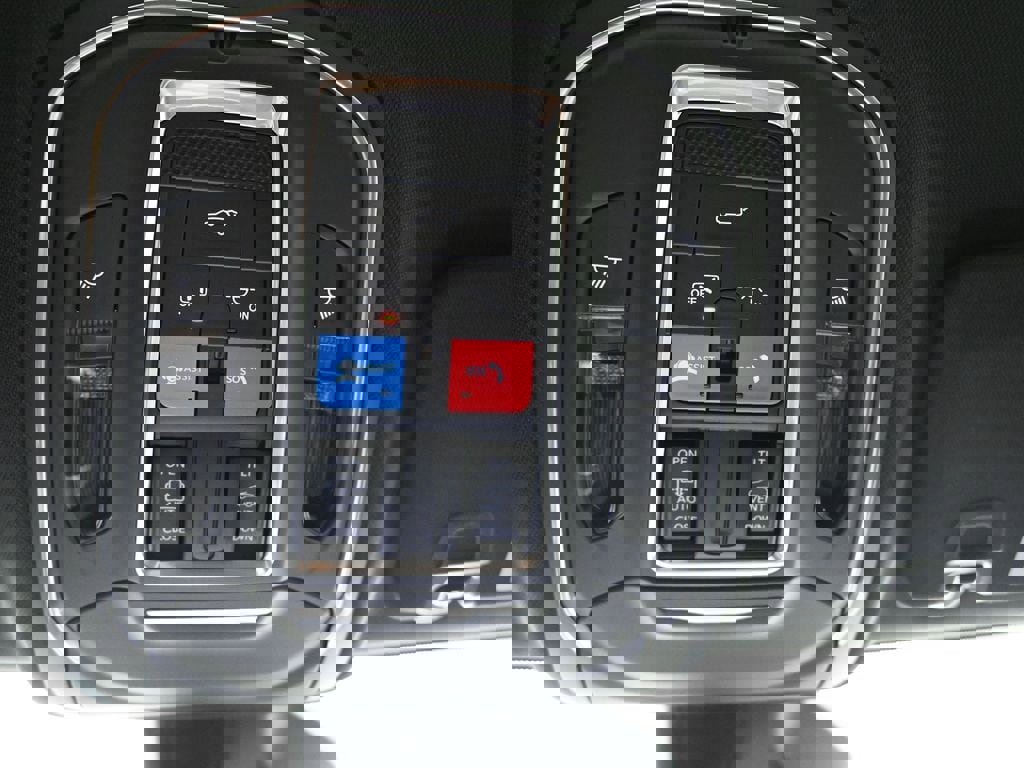 New 2026 Jeep Grand Cherokee Altitude image 17