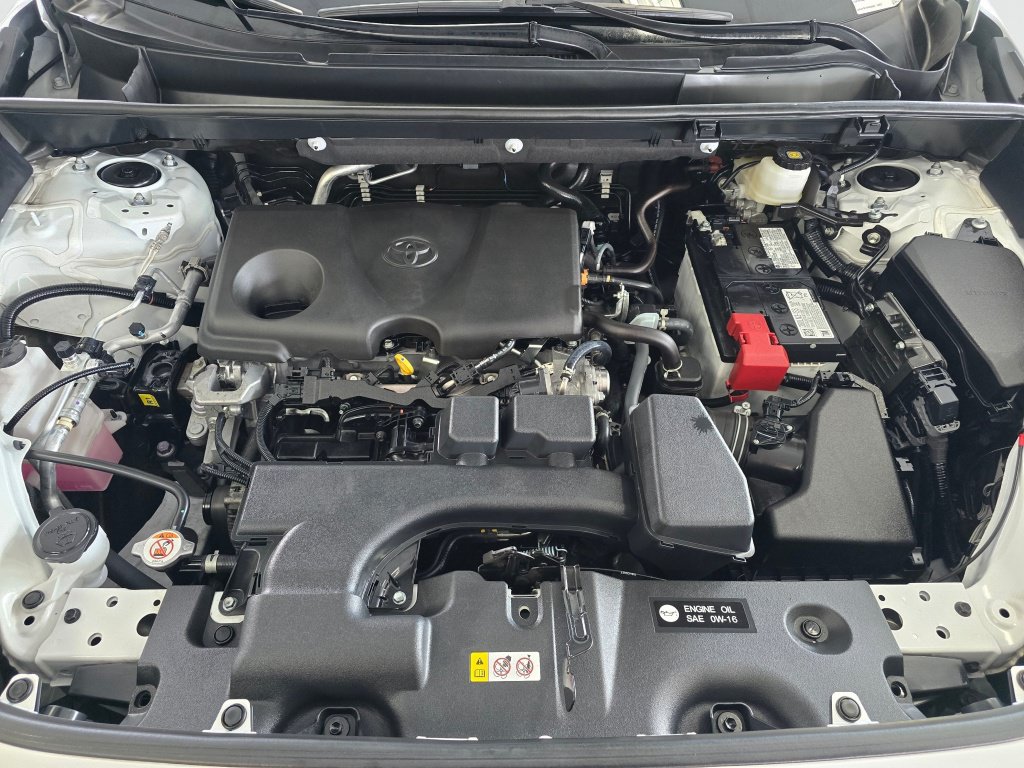 Used 2025 Toyota RAV4 XLE AWD/4WD image 12
