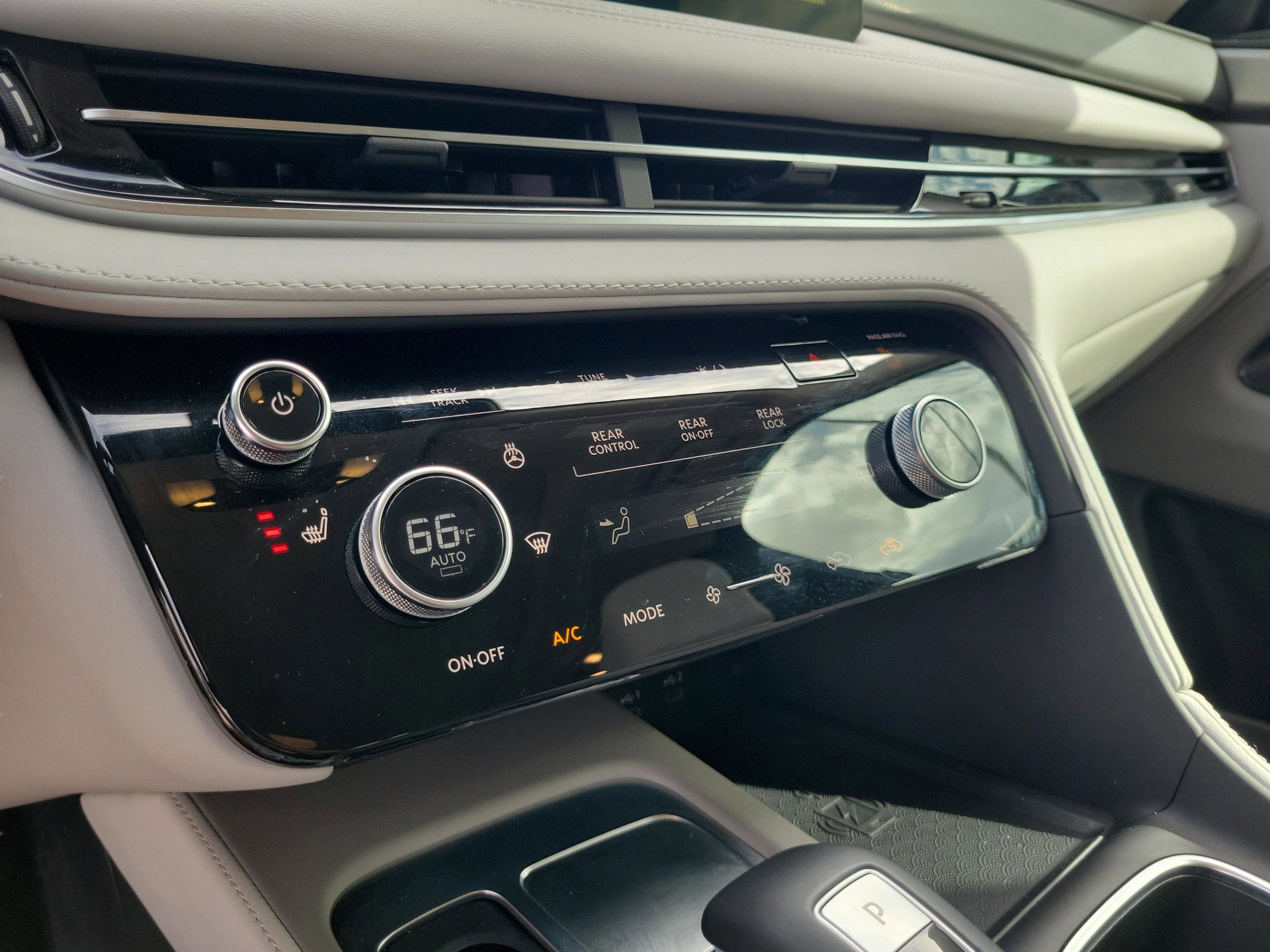 Certified 2026 INFINITI QX60 Pure w/ Cargo Package image 19