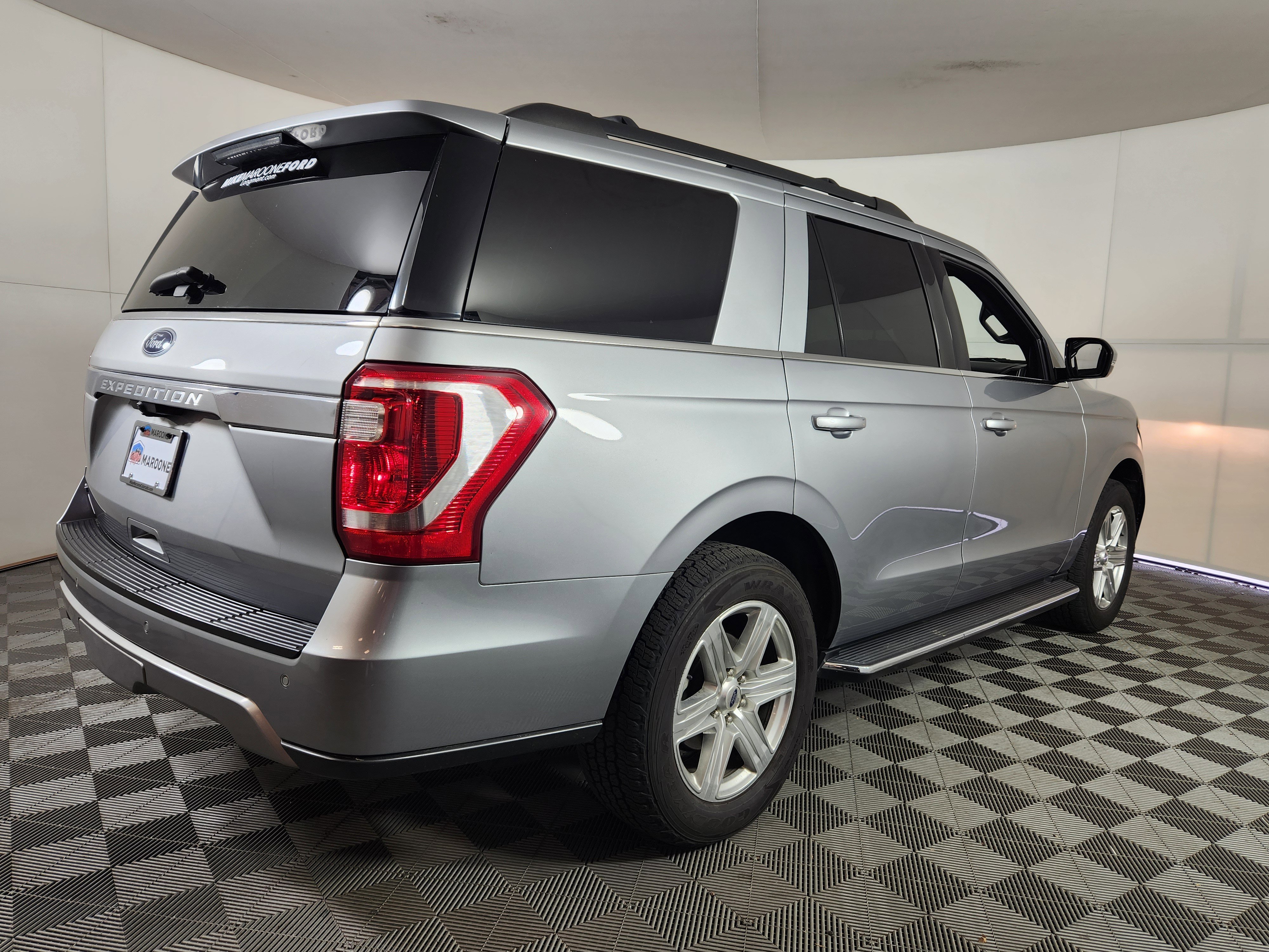 Used 2020 Ford Expedition XLT w/ Equipment Group 202A AWD/4WD image 7