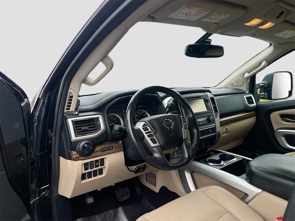 Used 2016 Nissan Titan SL image 9