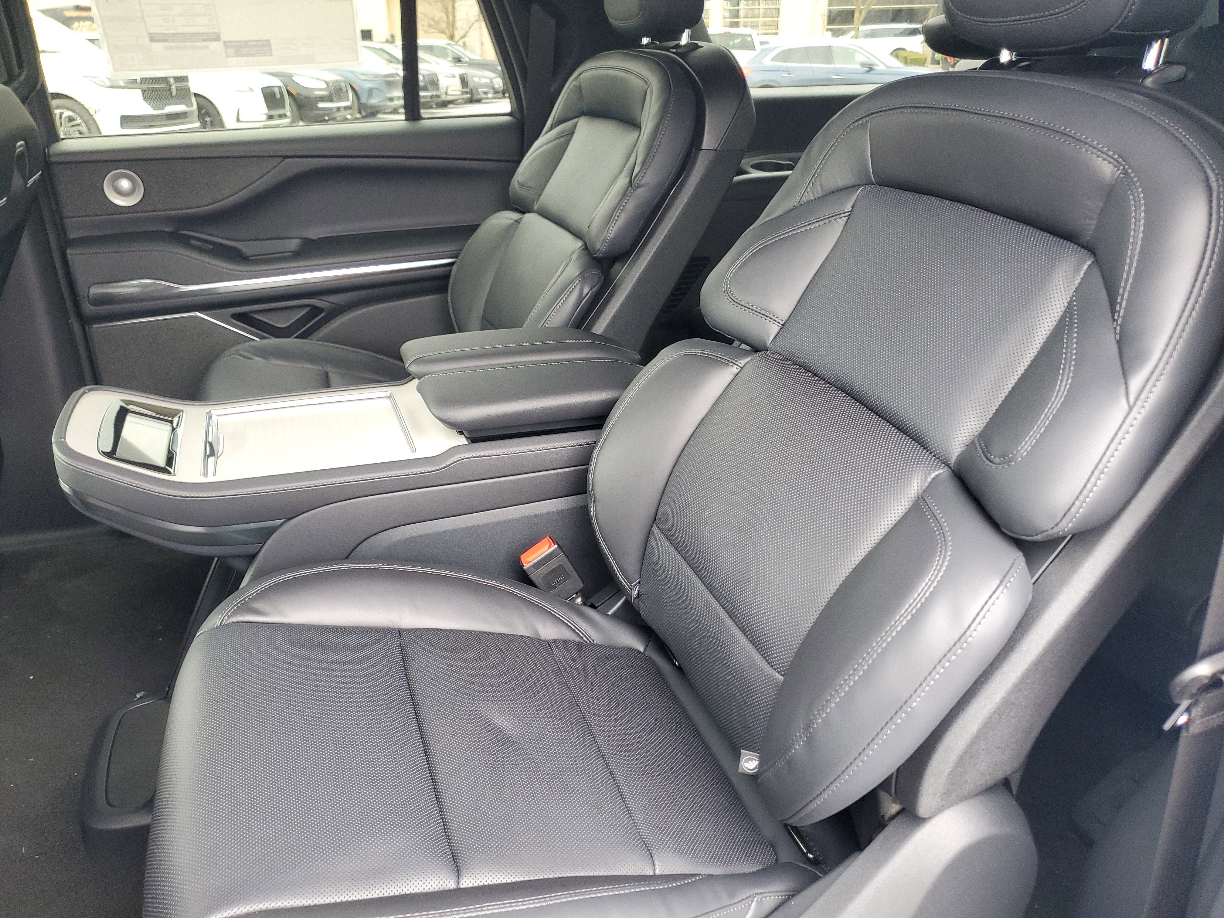 New 2025 Lincoln Navigator L Reserve w/ Jet Appearance Package image 31