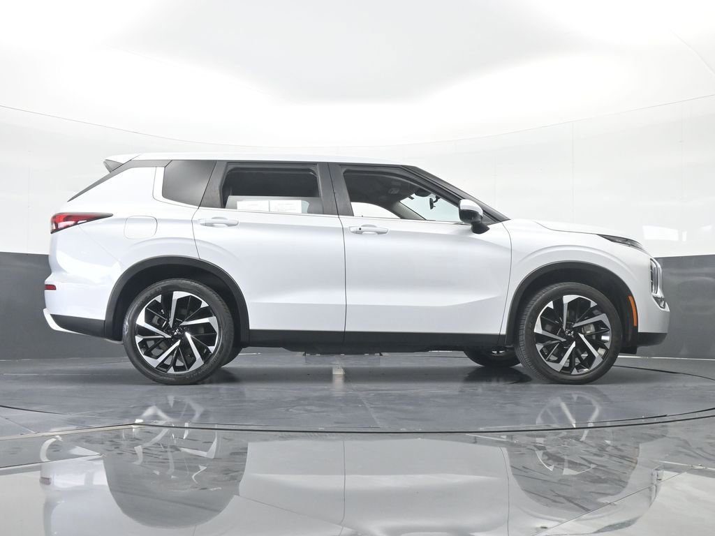 Used 2023 Mitsubishi Outlander SE image 69