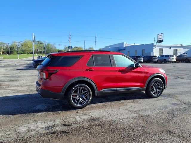 Used 2025 Ford Explorer ST-Line w/ ST-Line Street Pack AWD/4WD image 17