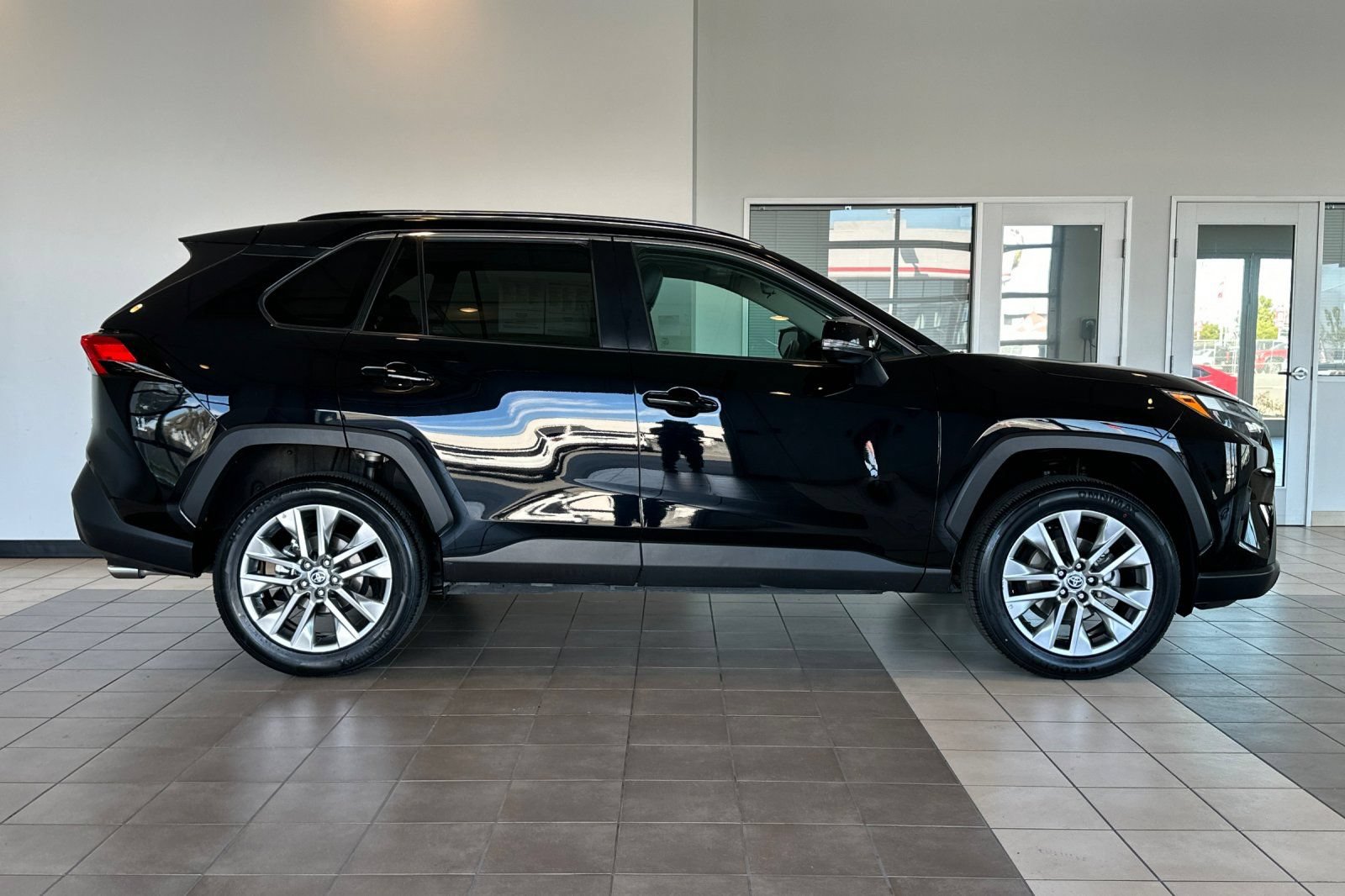 Certified 2022 Toyota RAV4 XLE Premium AWD/4WD image 3