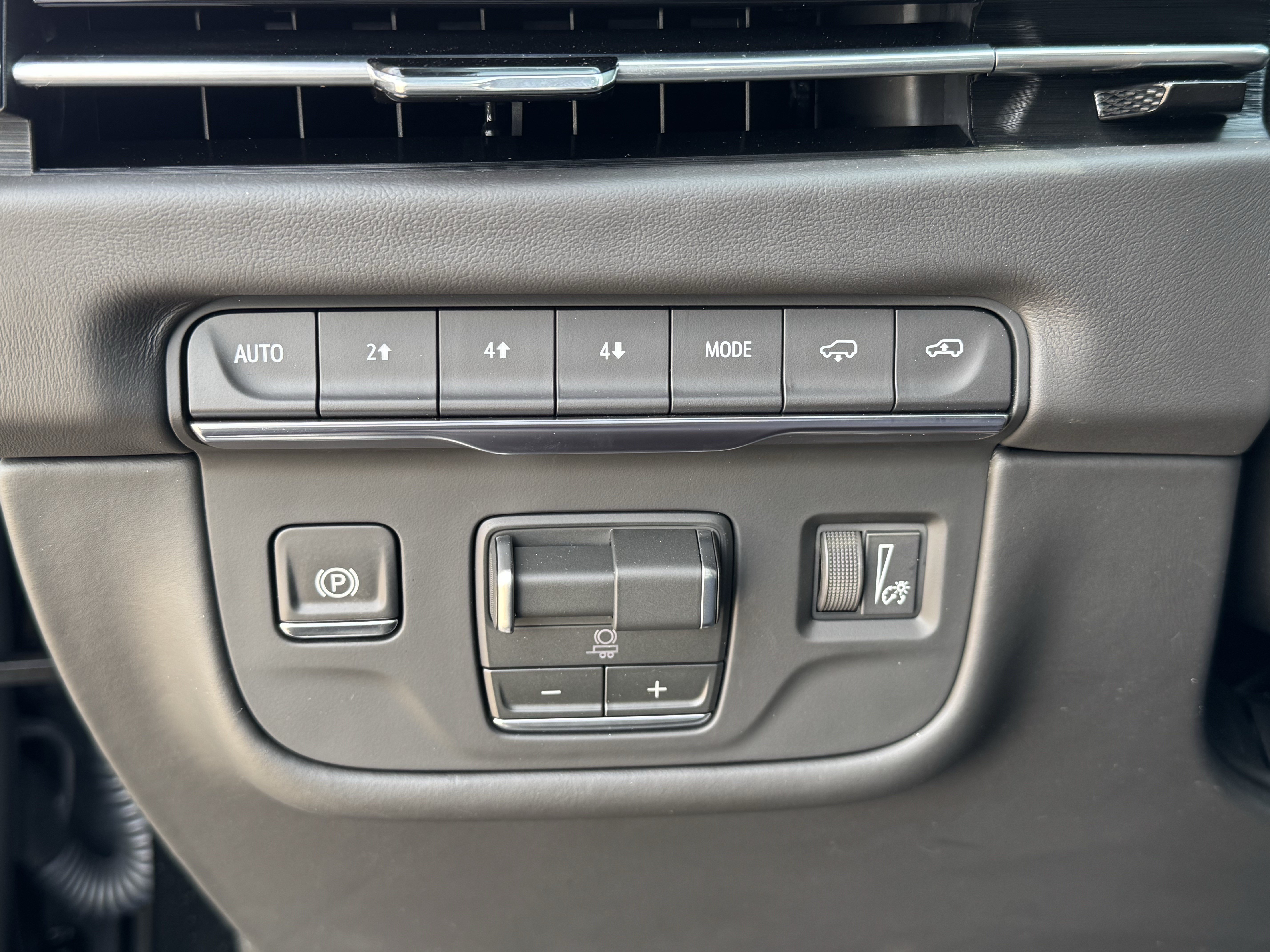 Used 2027 Cadillac Escalade Platinum Sport w/ LPO, ONYX Package AWD/4WD image 16