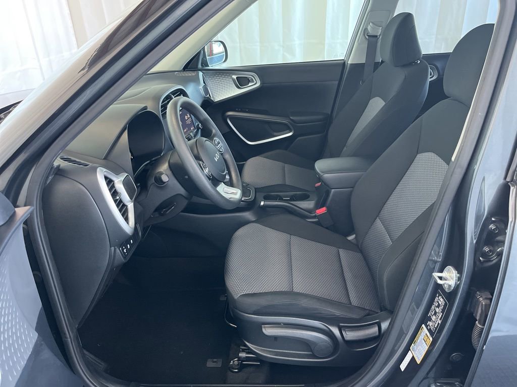 Used 2023 Kia Soul LX FWD image 4