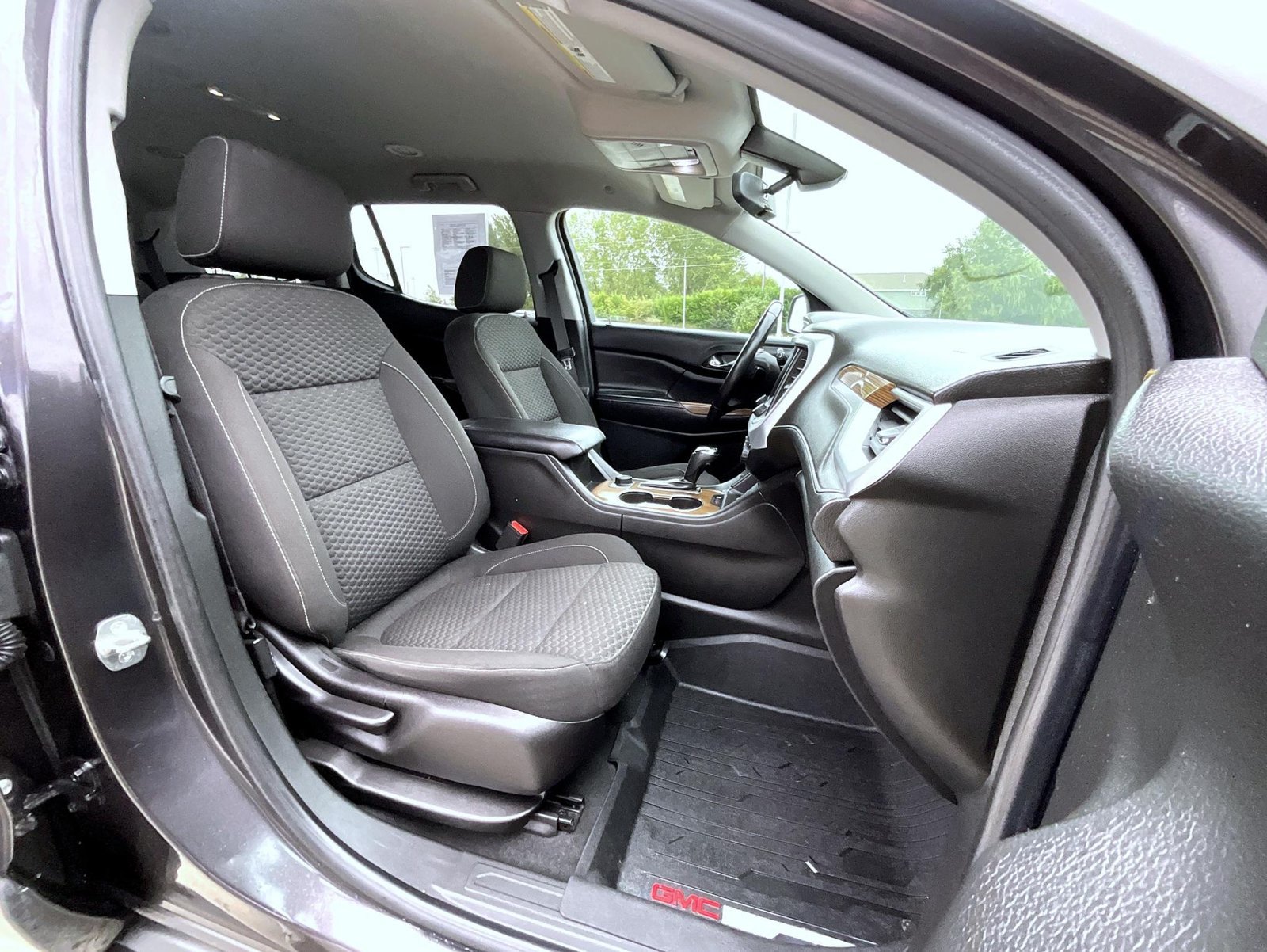 Used 2017 GMC Acadia SLE FWD image 17