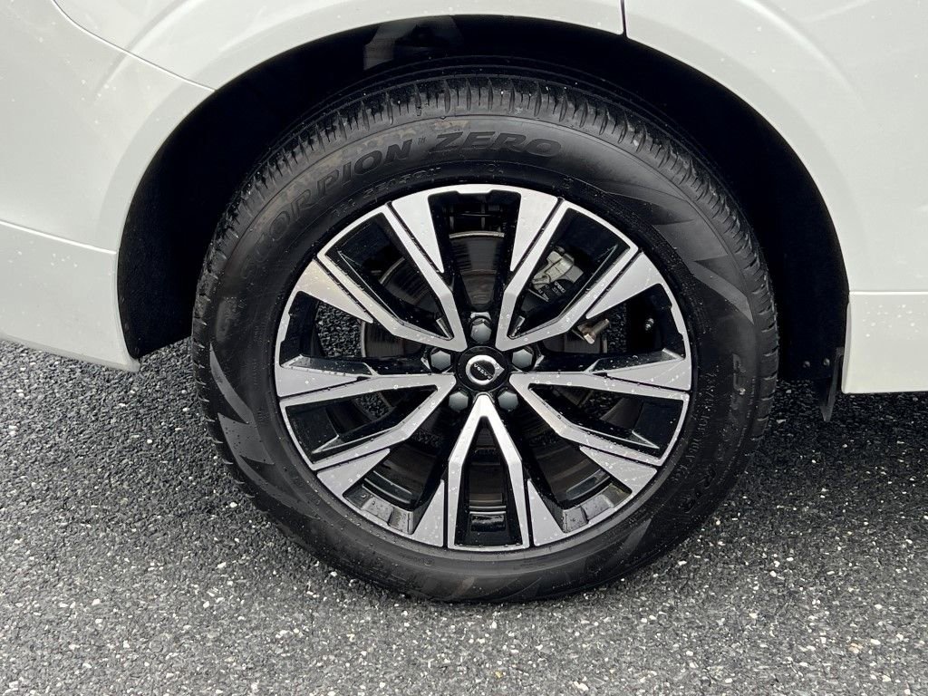 Certified 2023 Volvo XC60 B5 Plus w/ Climate Package image 11