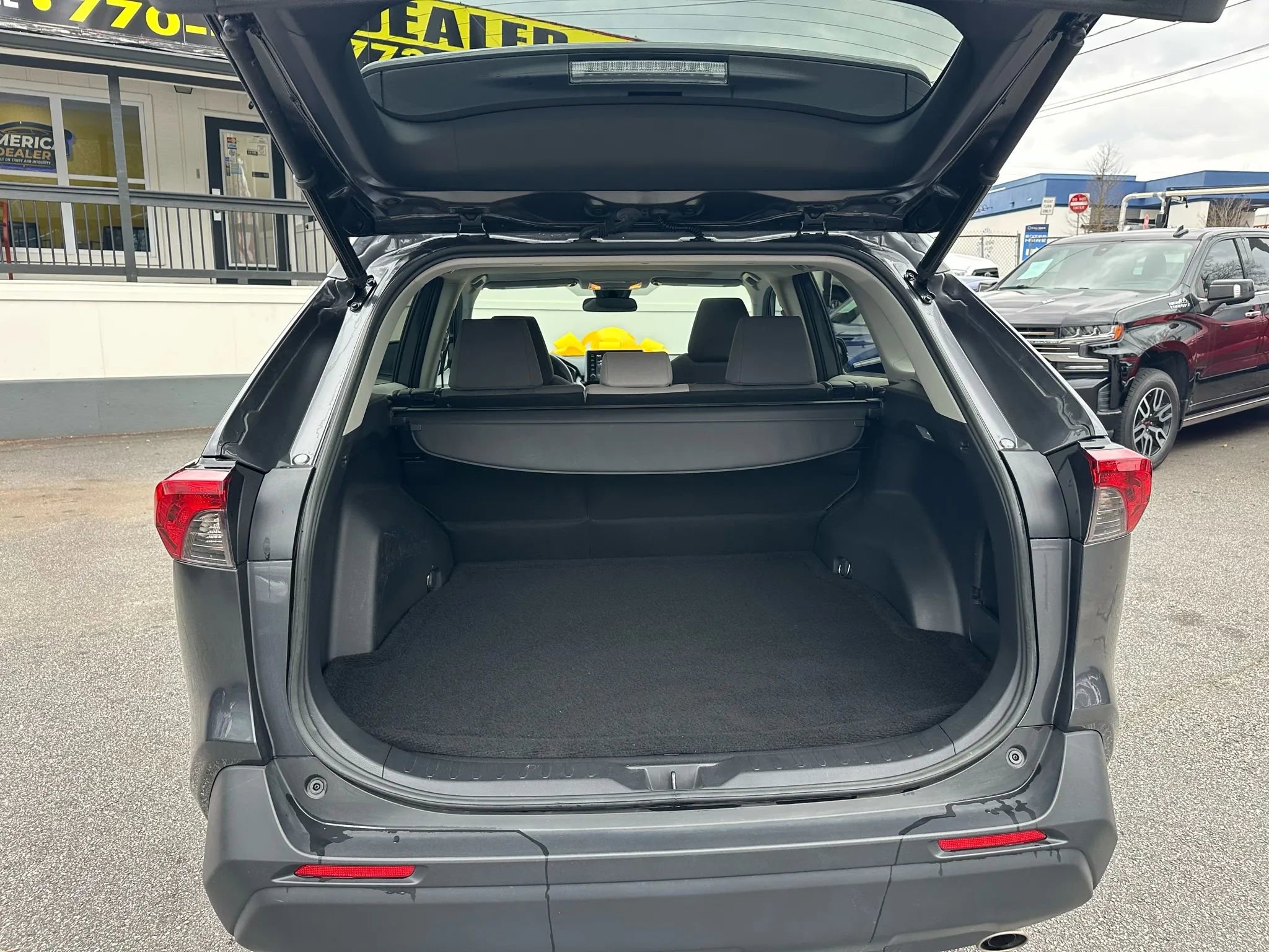 Used 2019 Toyota RAV4 XLE w/ Convenience Package image 16
