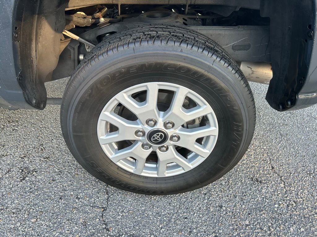 Certified 2025 Toyota Tacoma SR5 AWD/4WD image 9