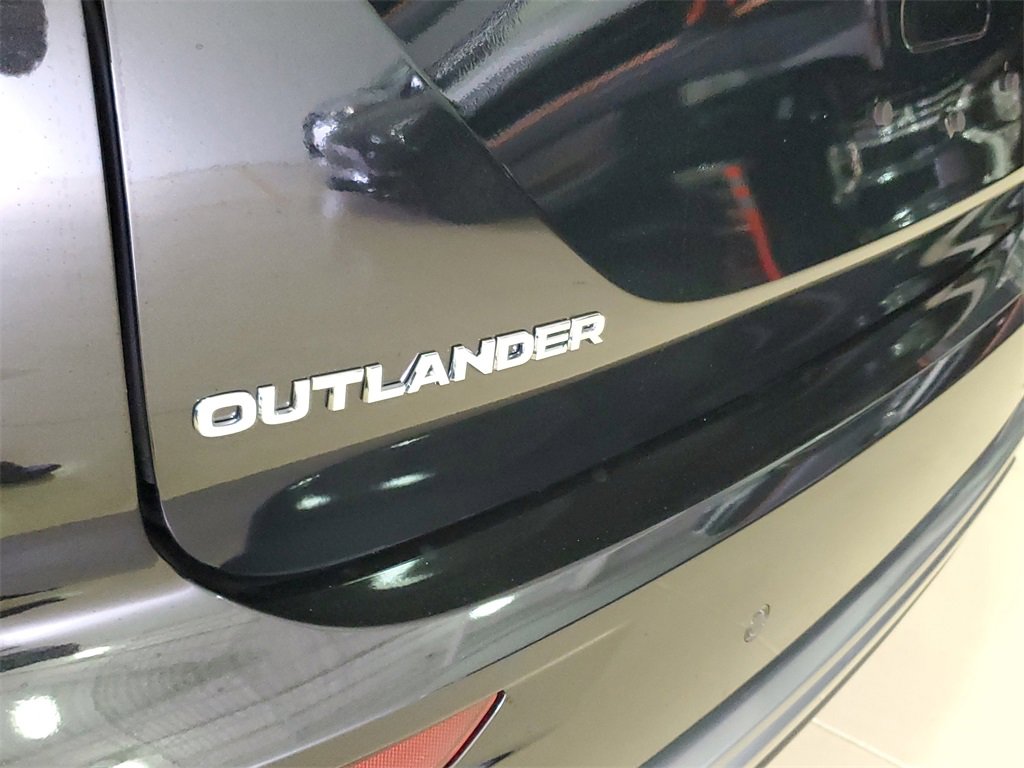 New 2025 Mitsubishi Outlander SE image 9