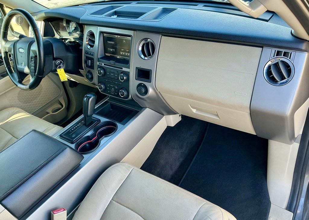 Used 2015 Ford Expedition XLT w/ Equipment Group 202A image 24