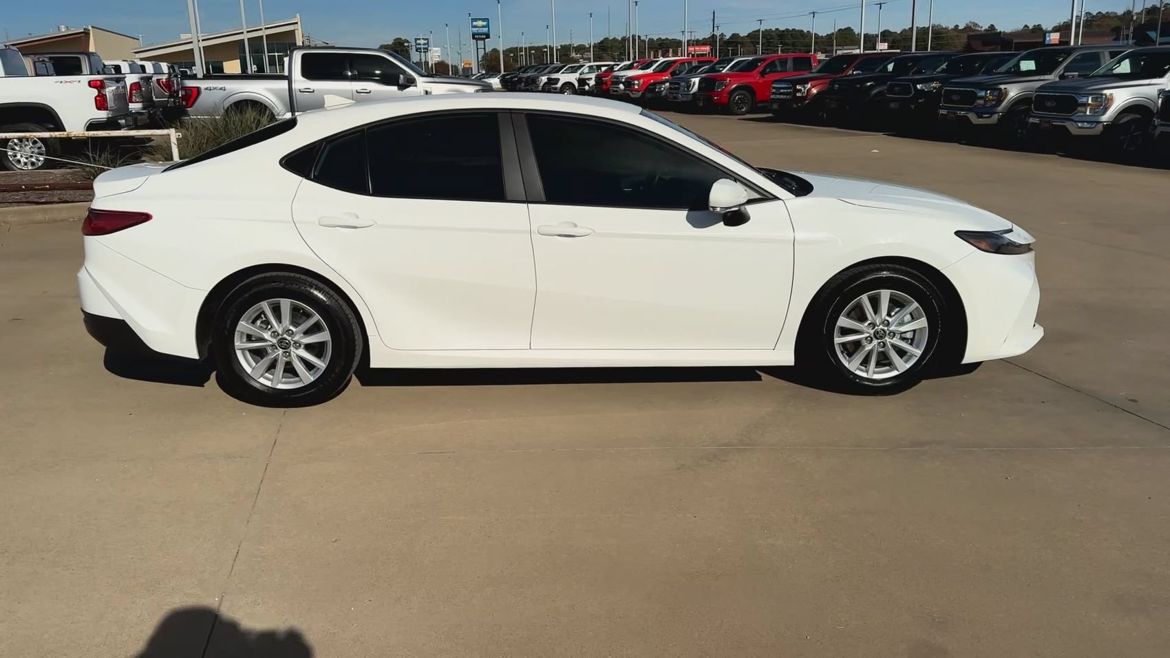 Used 2025 Toyota Camry LE w/ Convenience Package FWD image 2