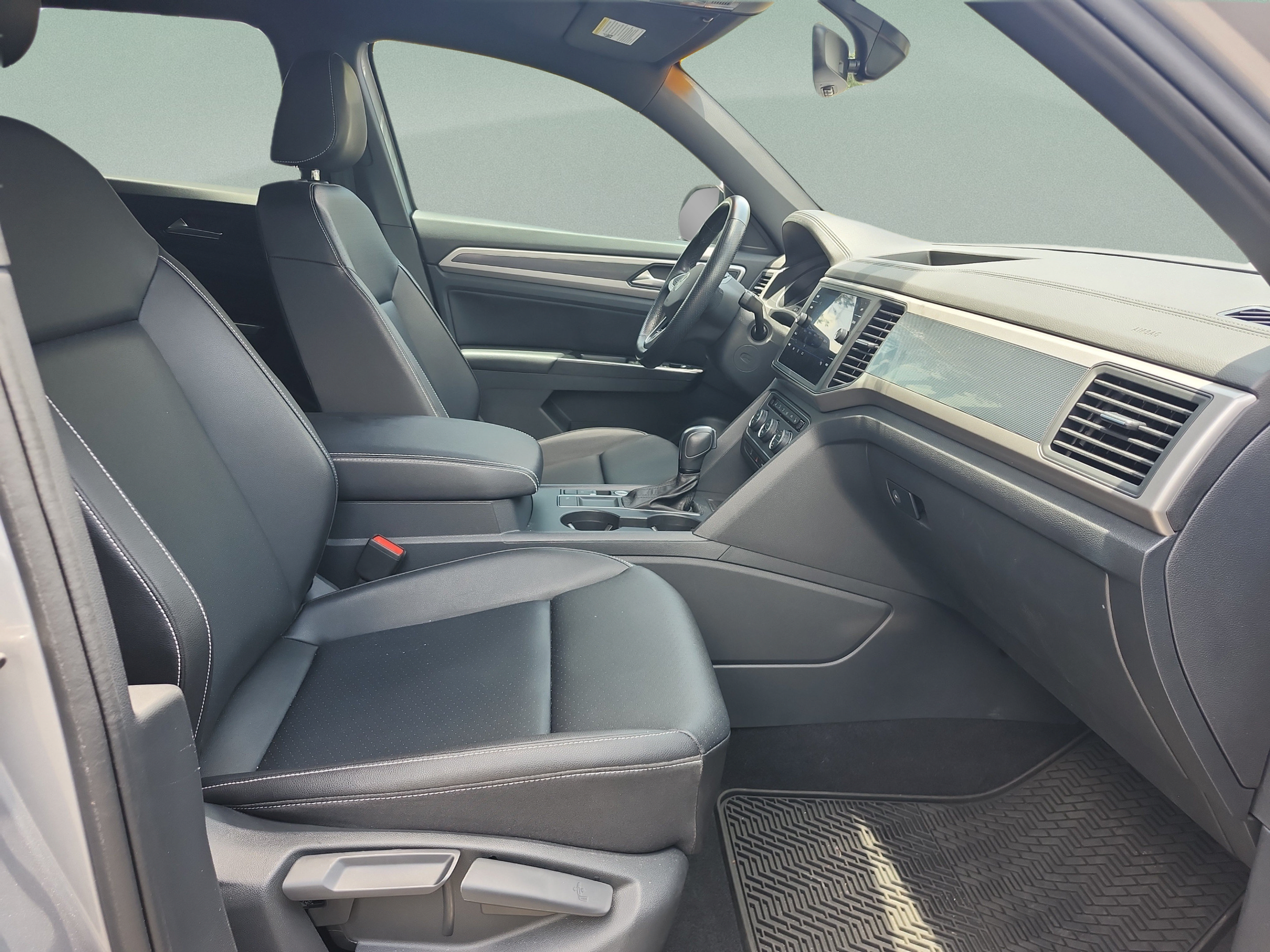 Used 2020 Volkswagen Atlas Cross Sport SE FWD image 20