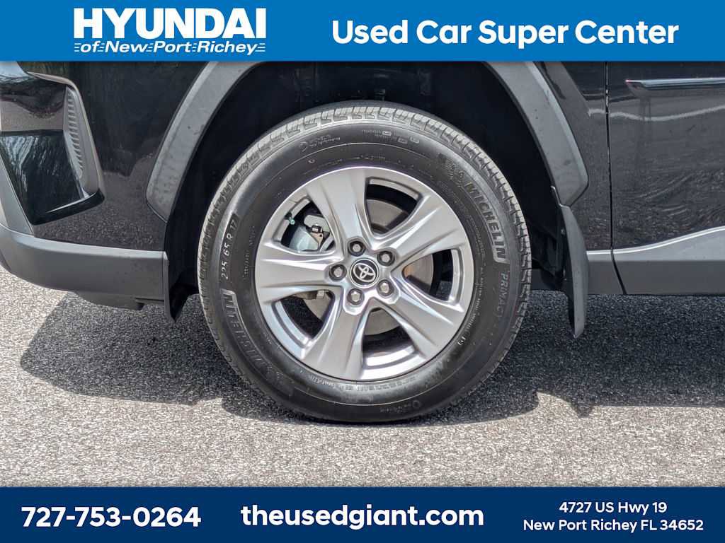 Used 2024 Toyota RAV4 XLE w/ Convenience Package image 10